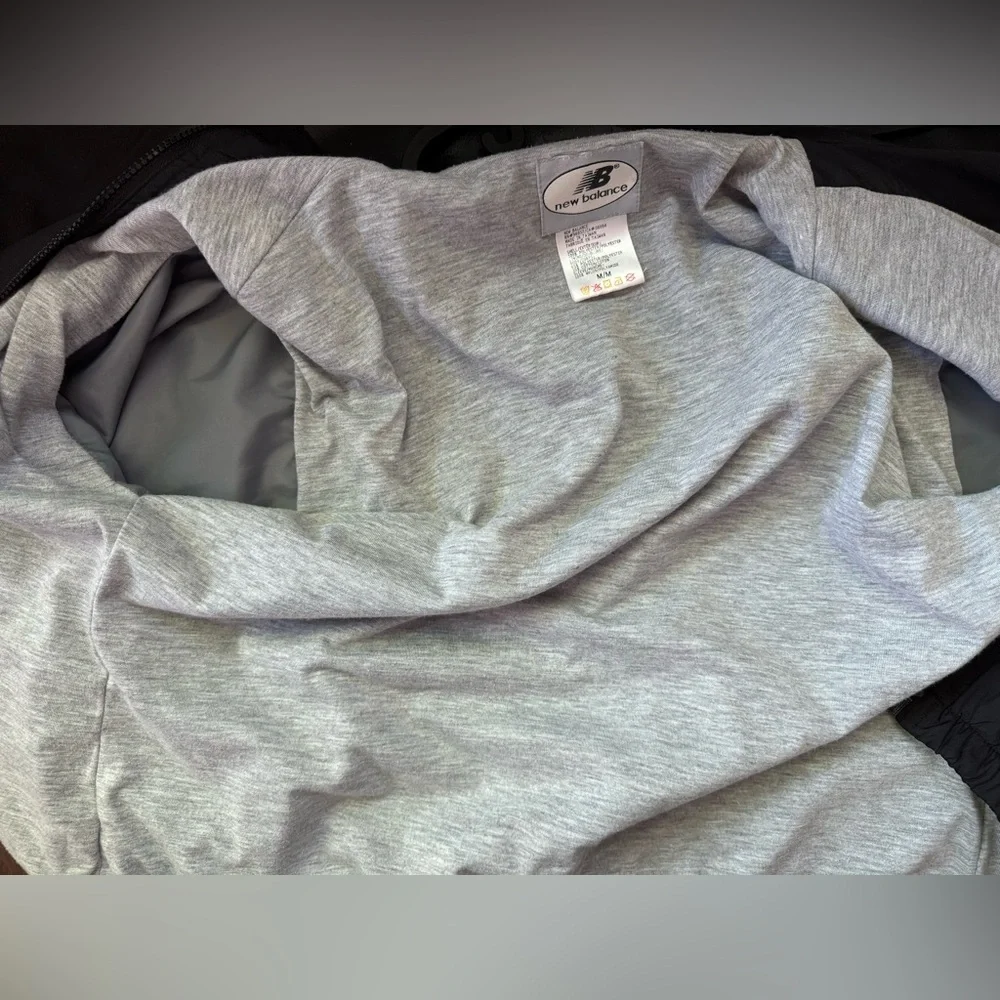 Women’s vintage New Balance windbreaker Jacket - Picture 12 of 16